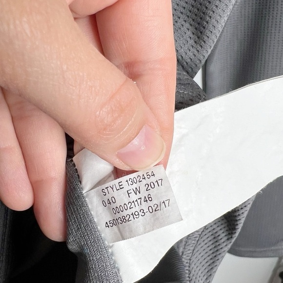 Under Armour Loose Fit Gray Long Sleeve Orange Logo Shirt - Picture 12 of 12